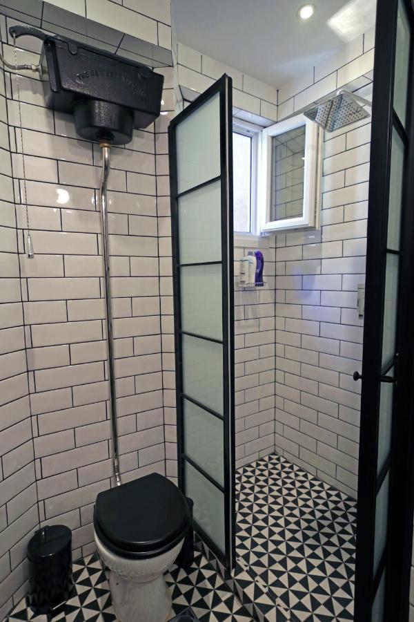 The 4 Travellers Thessaloniki Apartment Bagian luar foto